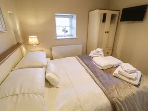 Lough Island Reavy Cottage - Room