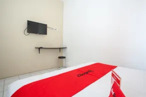 RedDoorz Plus near Galaxy Mall - Room