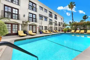 Best Western Plus Sunset Plaza Hotel - Basseng