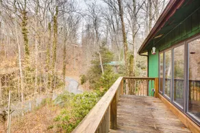 Dog-friendly Newland Cabin w/ Deck + Lake Access! - Interiör