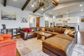 Equine-friendly Stay: Horse Stable Access, Hot Tub - Innenbereich