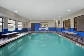 Holiday Inn Express Marshall by IHG - Pool