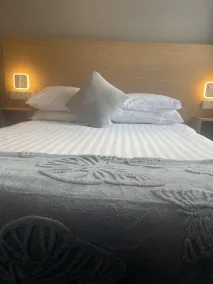 Diamonds Inn Ltd - Room