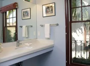 Casa Del Mar Inn - Bathroom