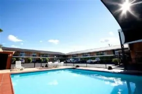 Golden West Motor Inn - Pool
