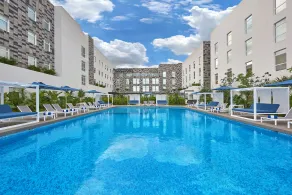City Express Plus by Marriott Cancun Aeropuerto Riviera - Piscina