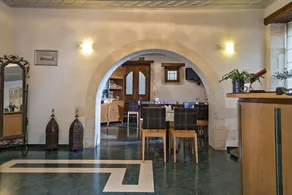 Ionas Boutique Hotel - Lobby sitting area