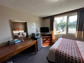 Bear's den Lounge and Motel - Rum