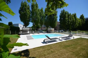 Hôtel Kyriad Dijon Est - Mirande - Piscine
