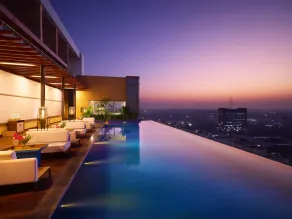 Novotel New Delhi City Centre - Pool
