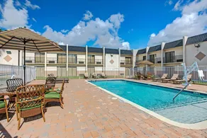 Days Inn & Suites by Wyndham Tampa Fairground-Casino-Ybor - Pool