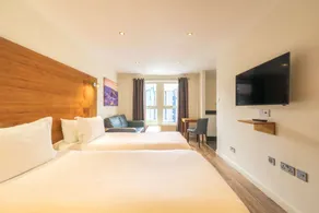 Holyrood Aparthotel - Chambre