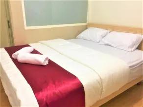 BLOOMINGTON - Room