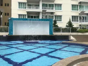 One Borneo Condominium by Josie - Udendørs pool