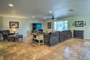 Modern Glendale Desert Destination w/ Patio! - Interiør