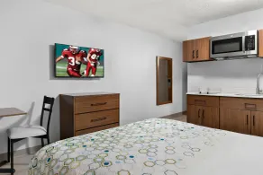 HomeTowne Studios by Red Roof Auburn Hills - Chambre