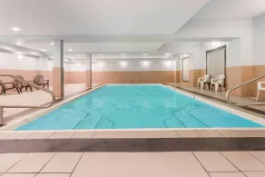 Ramada by Wyndham Hinton - Piscine