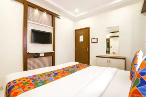 Super Capital O Geeta Palace - Room
