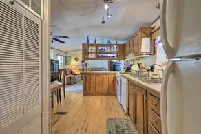 Quaint Chincoteague Island Hideaway w/ 2 Porches! - Interiør