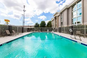 La Quinta by Wyndham Dallas I-35 Walnut Hill Ln - Pool