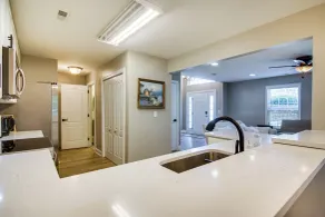 Charming Lewes Townhome w/ Sunroom: 5 Mi to Beach! - Interiør