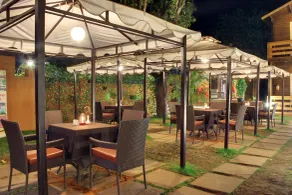 La Vie Woods- couples/families only - Restaurante