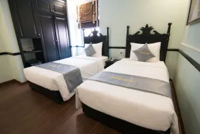 Dragon Hotel - Room
