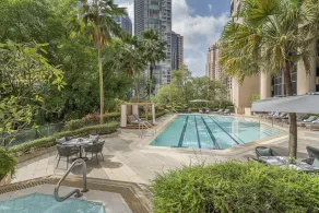 Four Seasons Hotel Singapore - Piscina