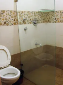 Nandu Hospitality Apartments Services - Aashiyana - Bathroom