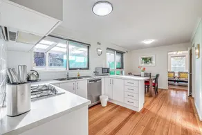 StayAU Newly Modern Comforts 3BRM Home Cranbourne - Eigene Kochnische