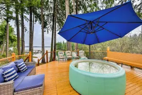 Steps to Shore: Seaside Olympia Retreat w/ Hot Tub - Innenbereich