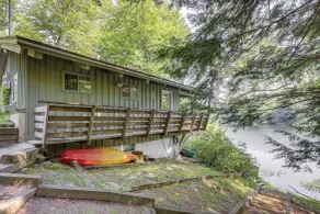 Lakefront Home w/ Decks & Views in Newbury - Interiör