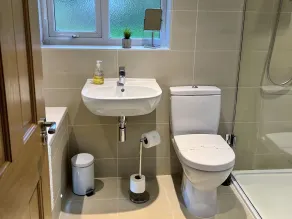 Linden Lea - Bathroom