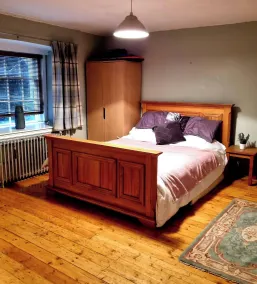A Basement Apartment - Værelse