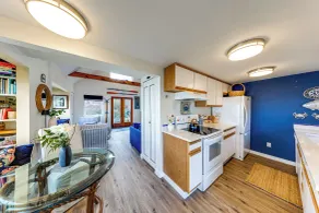 Waterfront Gem w/ 2 Patios on Camano Island - Interiör