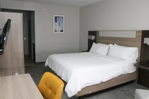 Holiday Inn Express & Suites Albermarle by IHG - Room