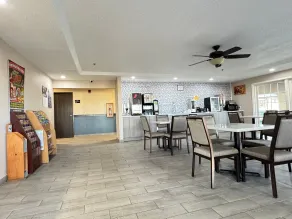 Super 8 by Wyndham Reedsburg - Lobby lounge