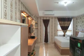 Minimalist and Comfort Studio Podomoro City Deli Medan Apartment By Travelio - Habitación
