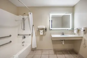 Quality Inn & Suites near Owensboro & Holiday World GOLD AWARD WINNER - Badeværelse