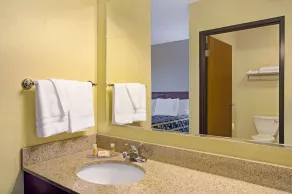 Days Inn by Wyndham Brigham City - Bathroom