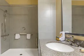 Best Western Plus Liverpool Hotel & Conference Centre - Bathroom