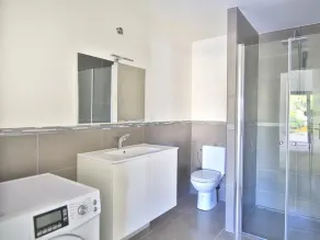 Cozy Apartment Between Ottawa and Montreal - Bathroom