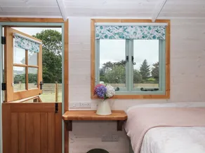 Lottie's Hut - Room