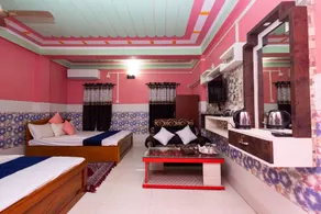RAJA HOTEL AND LODGE - Zimmer
