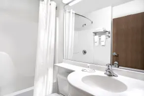 Microtel Inn & Suites by Wyndham Mankato - Salle de bain