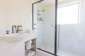 Roamer Brisbane - Bathroom