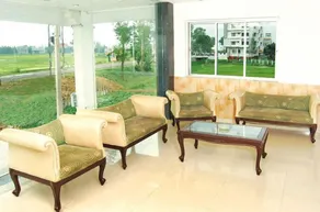 Hotel Yashoda International - Coin salon dans le hall