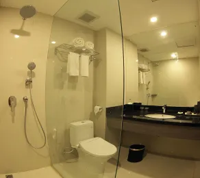 Pyramid Suites - Bathroom