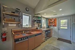 Fire Pit + Gas Grill: Secluded Studio in Milford! - Interior