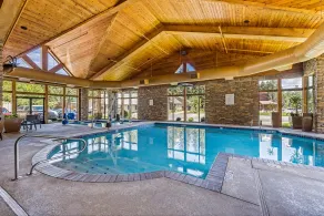 The Evergreen Hotel - Piscine